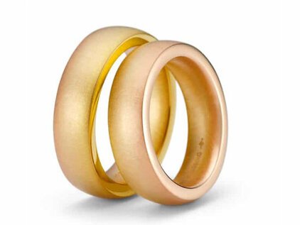 Zwei goldene Ringe